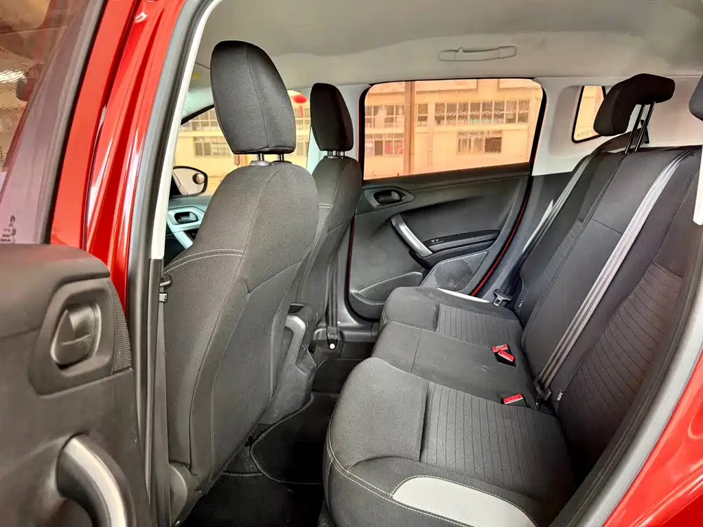 Peugeot 2008 — миниатюра 9