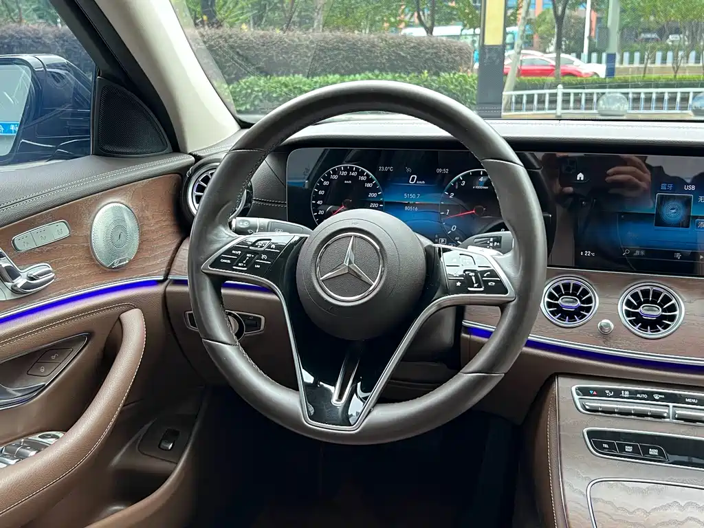 Mercedes-Benz E-Class — миниатюра 7