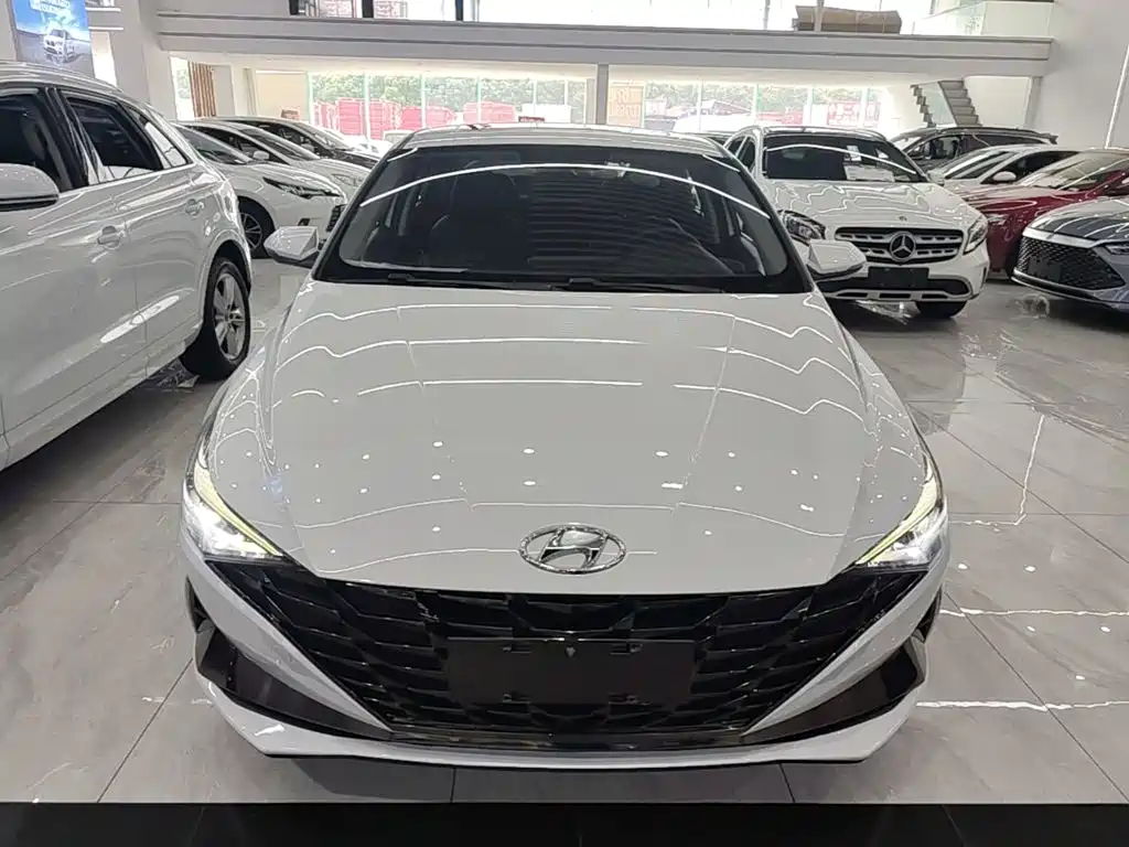 Hyundai Elantra — миниатюра 3