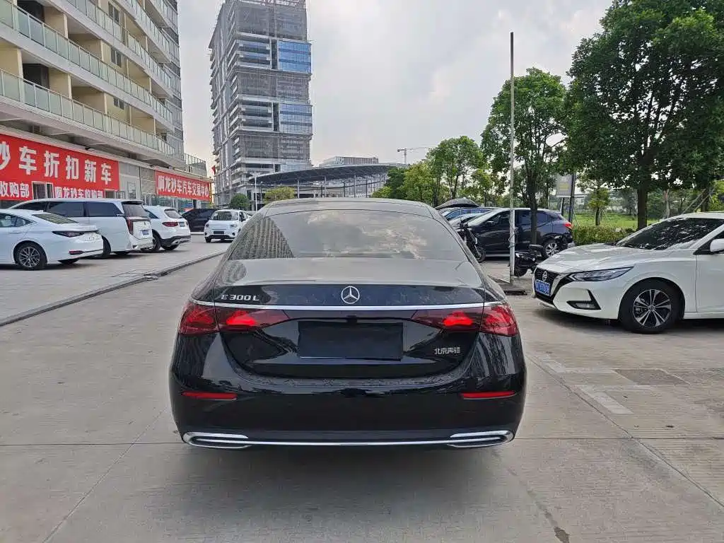 Mercedes-Benz E-Class — миниатюра 4
