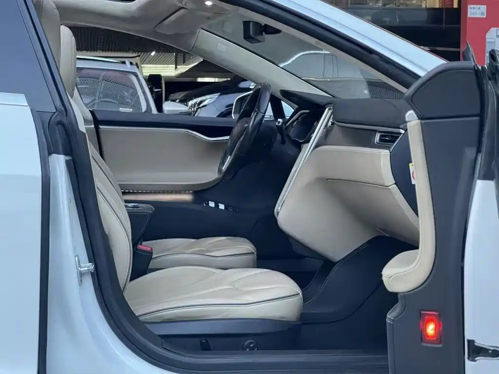 Tesla Model S — миниатюра 6