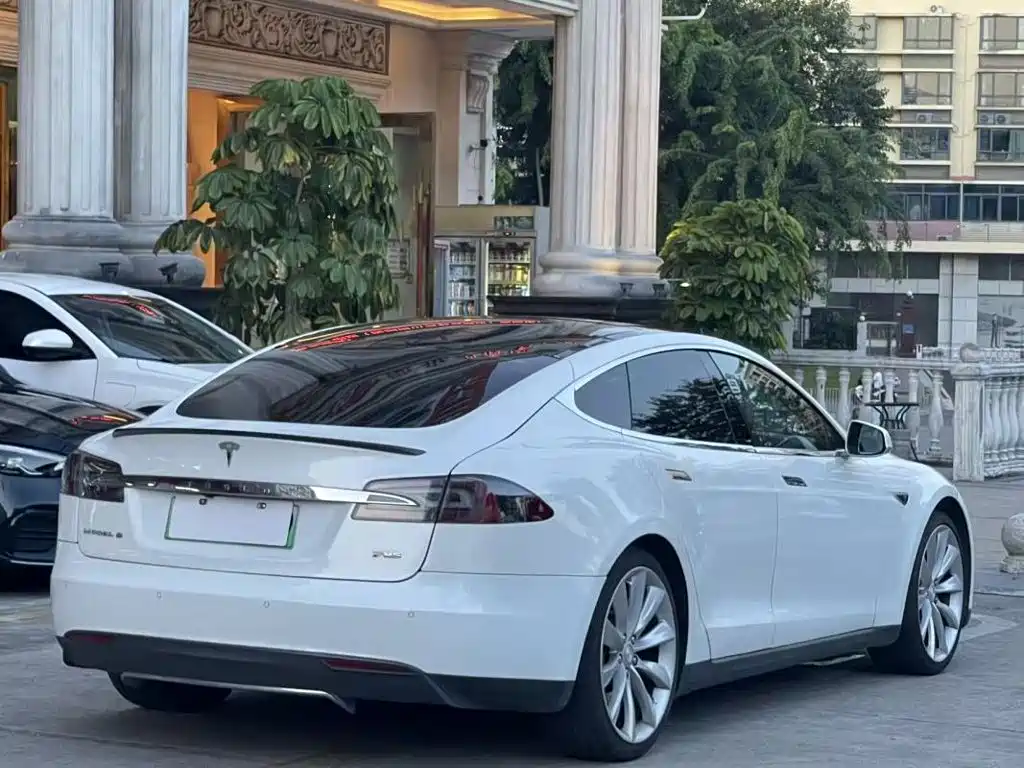 Tesla Model S — миниатюра 15