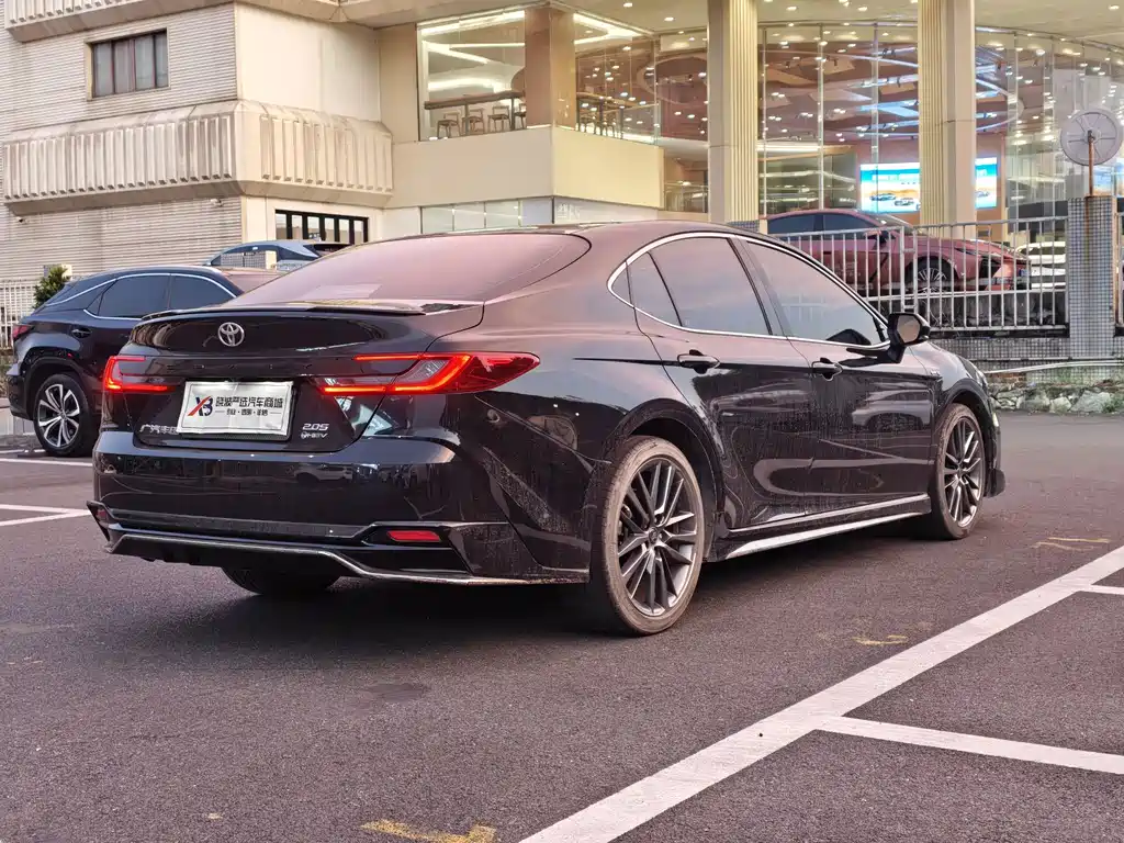 Toyota Camry — миниатюра 6