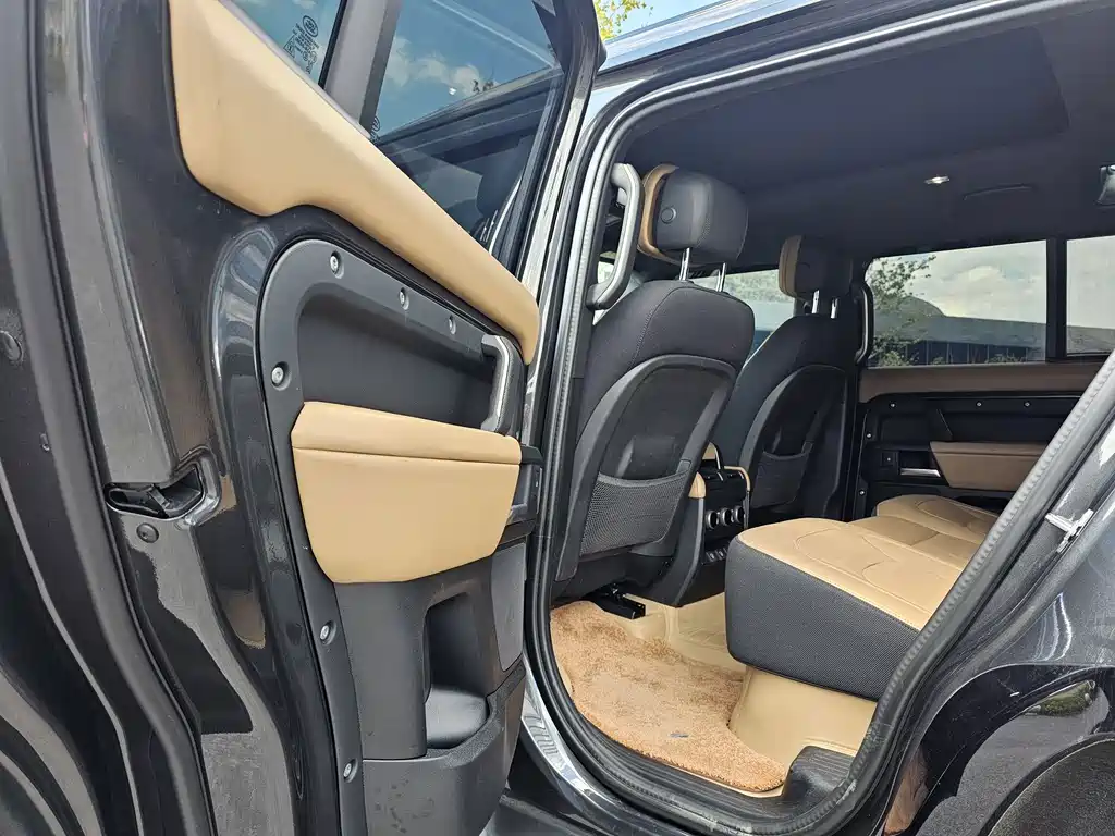 Land Rover Defender — миниатюра 8