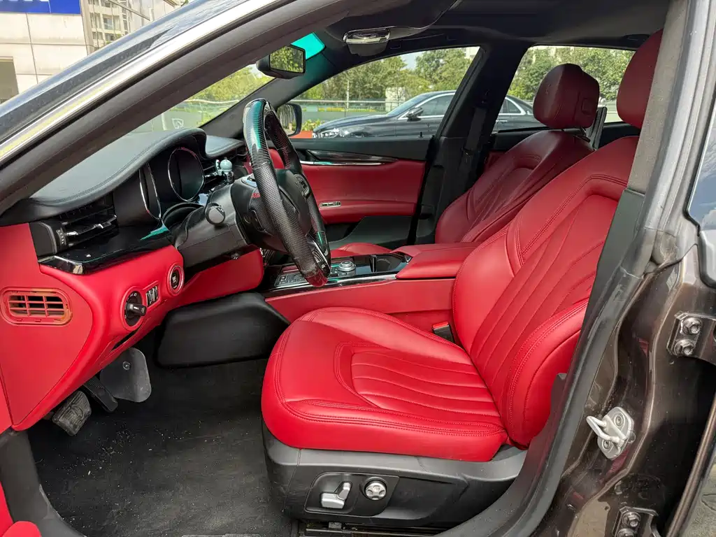 Maserati Quattroporte — миниатюра 5