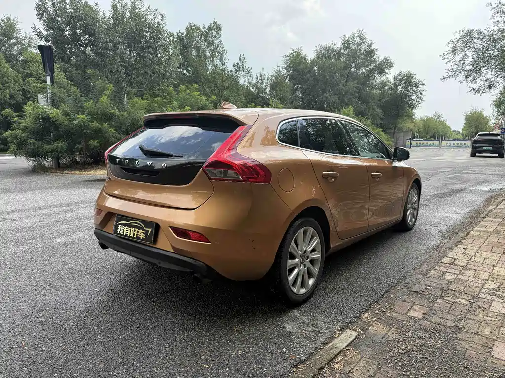 Volvo V40 — миниатюра 9