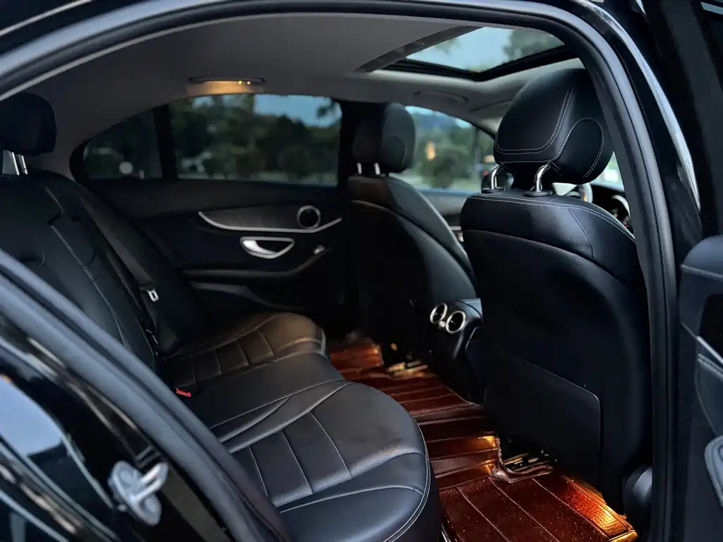 Mercedes-Benz C-Class — миниатюра 13