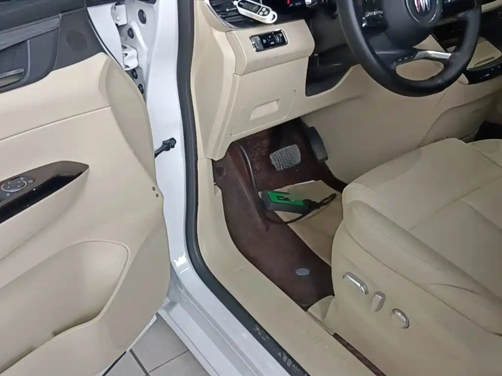 Buick GL8 Hybrid — миниатюра 16