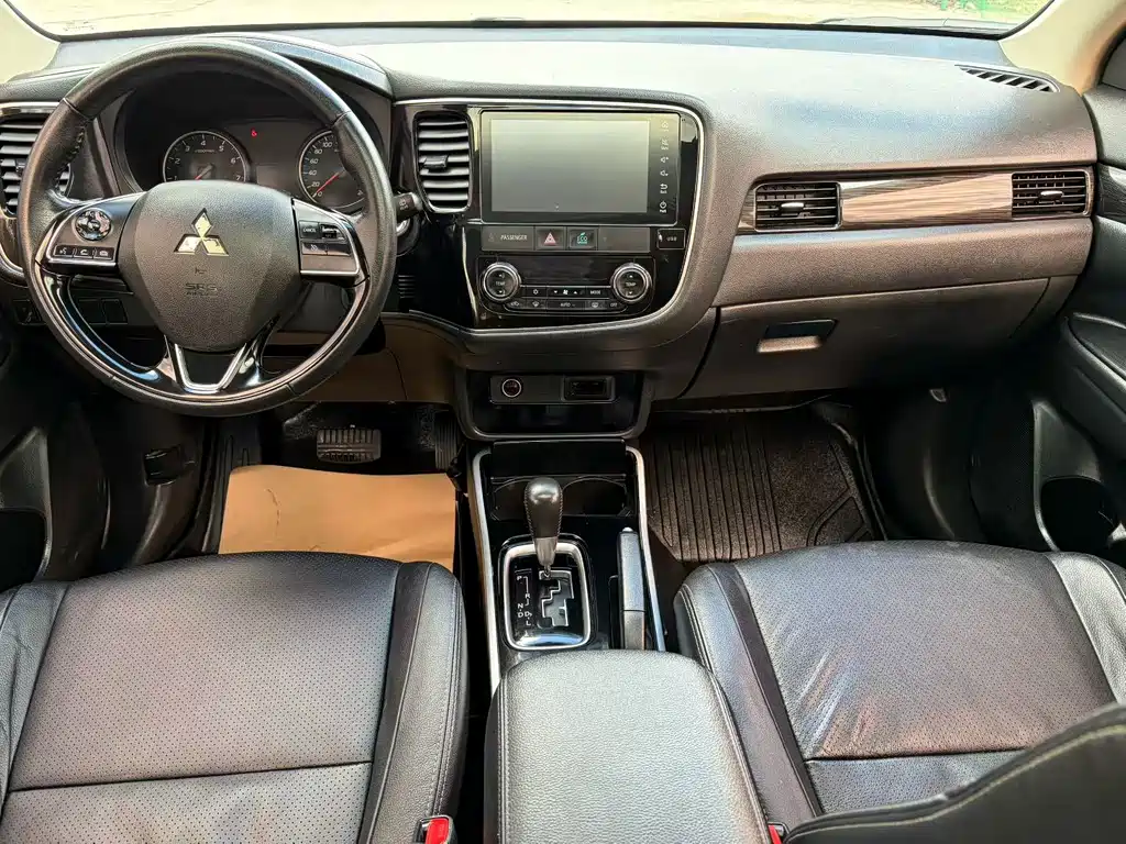 Mitsubishi Outlander — миниатюра 6