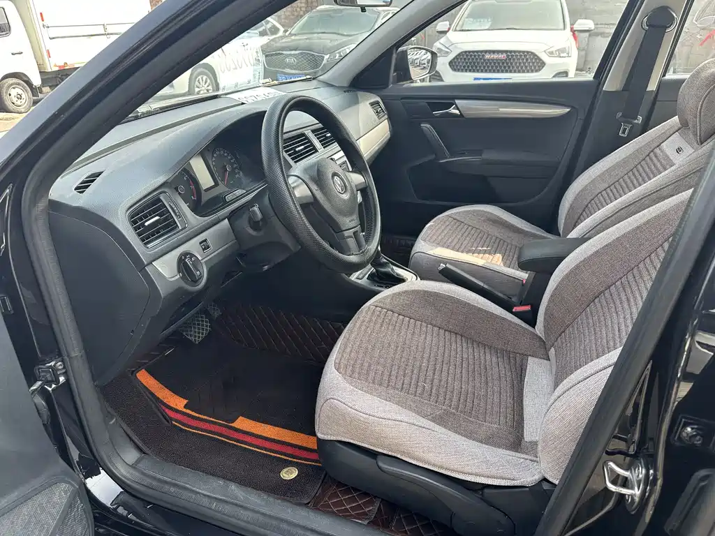 Volkswagen Lavida Facelift Classic 1.6L Auto Elegant Edition, фото 5