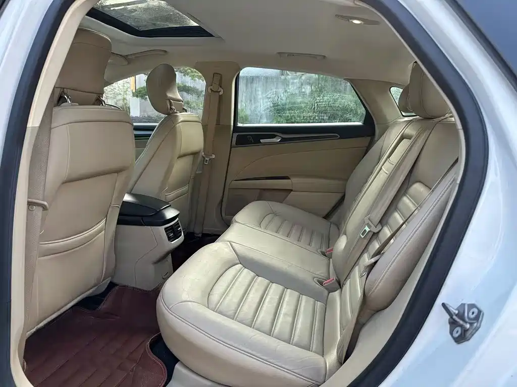 Ford Mondeo — миниатюра 6