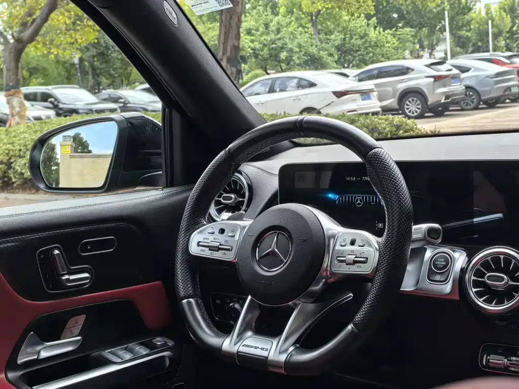 Mercedes-Benz GLB AMG — миниатюра 11