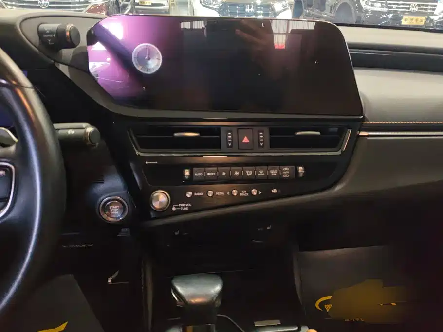 Lexus ES — миниатюра 13