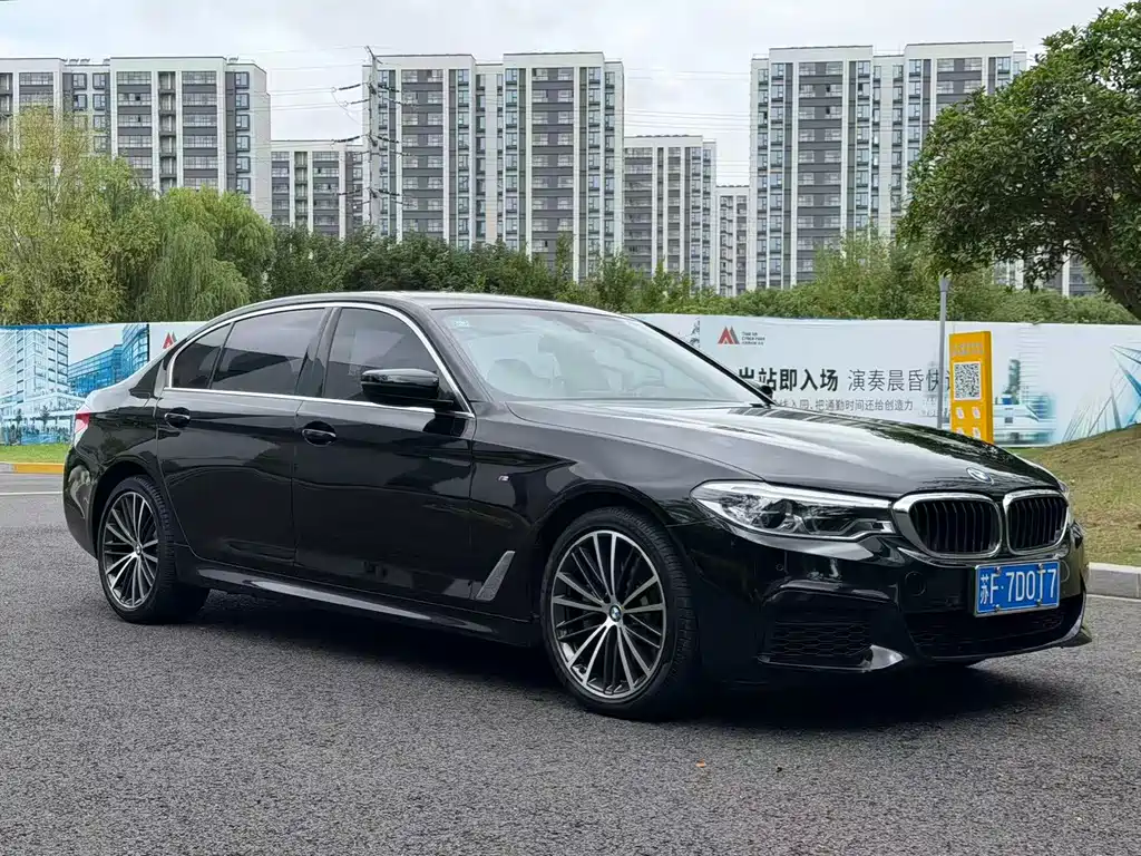 BMW 5 Series — миниатюра 3
