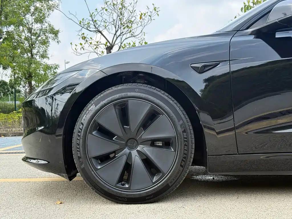 Tesla Model 3 — миниатюра 14