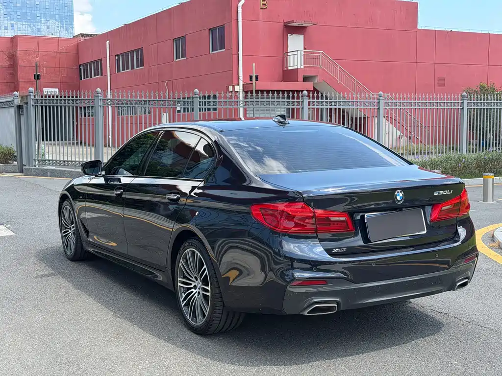 BMW 5 Series — миниатюра 4