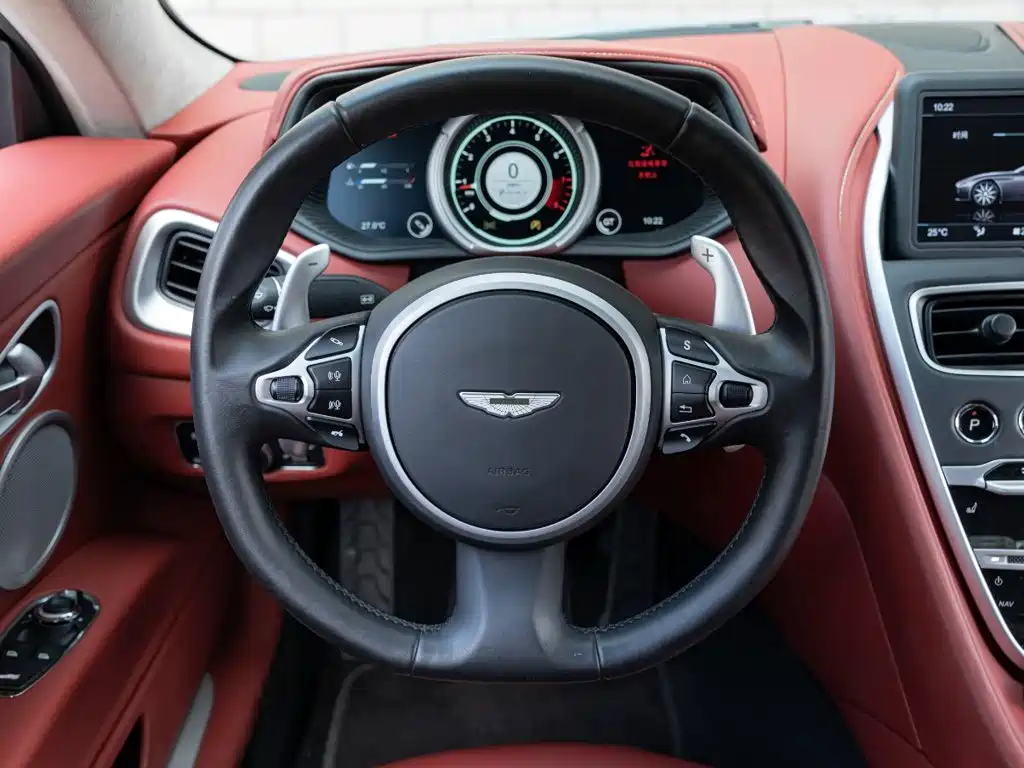 Aston Martin DB11 — миниатюра 11