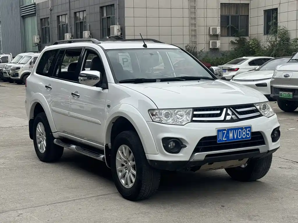 Mitsubishi Pajero Sport — миниатюра 3