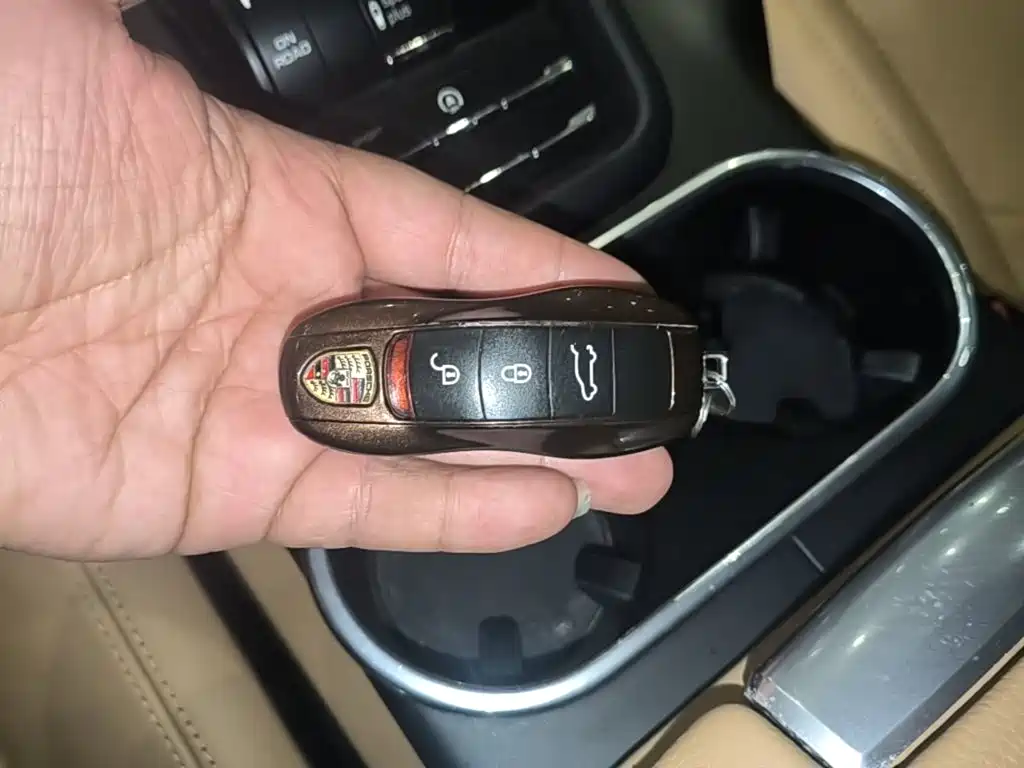 Porsche Cayenne — миниатюра 9
