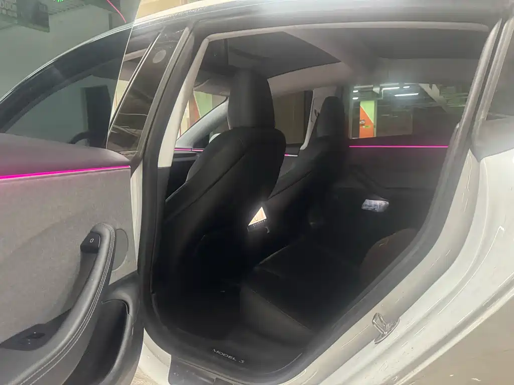Tesla Model 3 — миниатюра 5