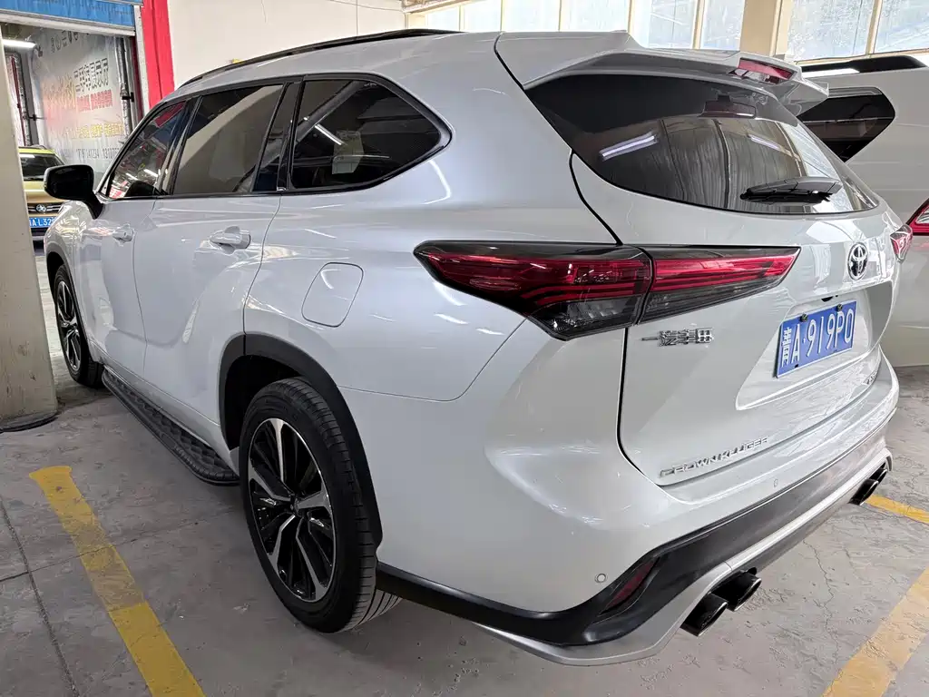 Toyota Crown Kluger — миниатюра 17