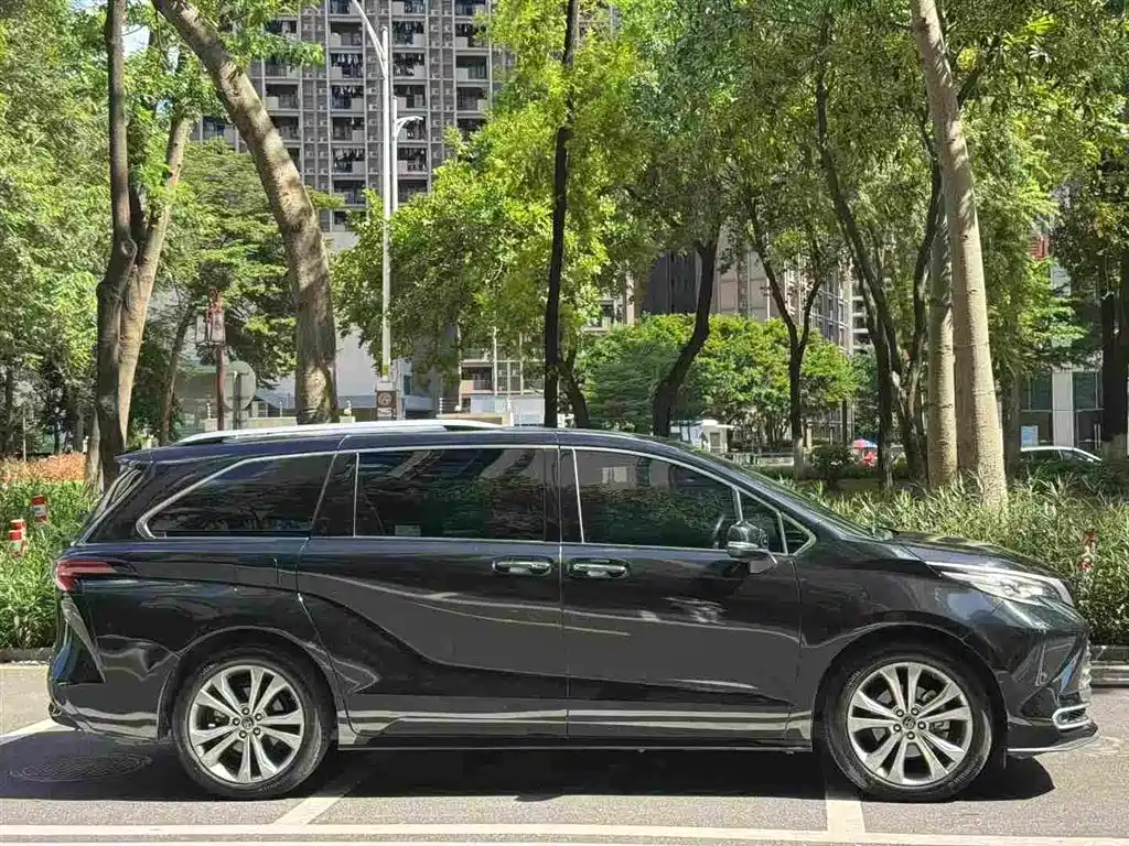 Toyota Sienna 2023 2.5L Luxury