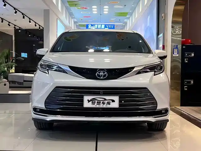 TOYOTA SIENNA 2023