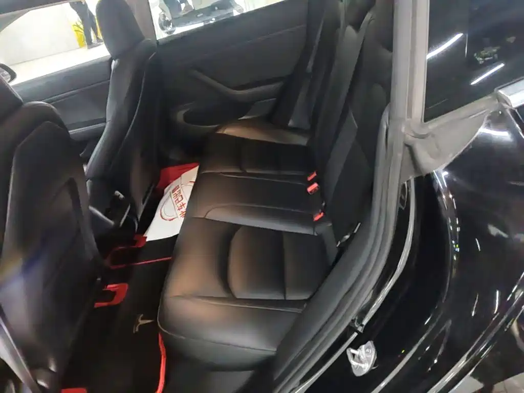 Tesla Model 3 — миниатюра 17