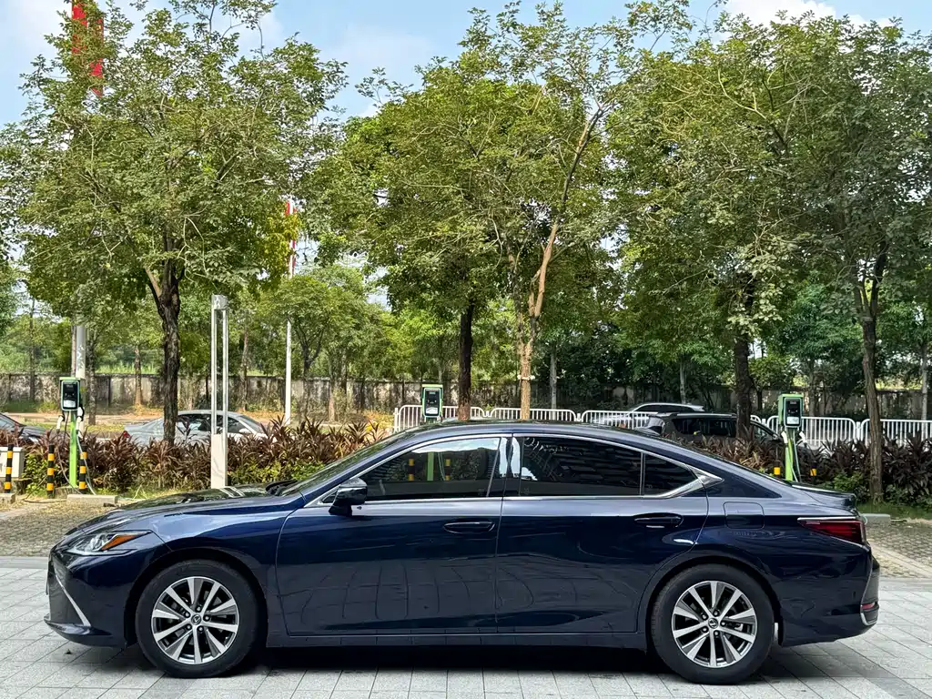 Lexus ES — миниатюра 13