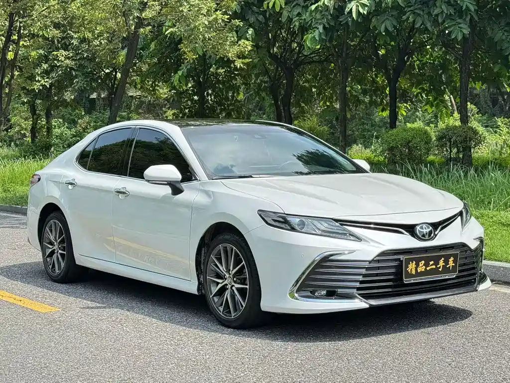 Toyota Camry — миниатюра 3