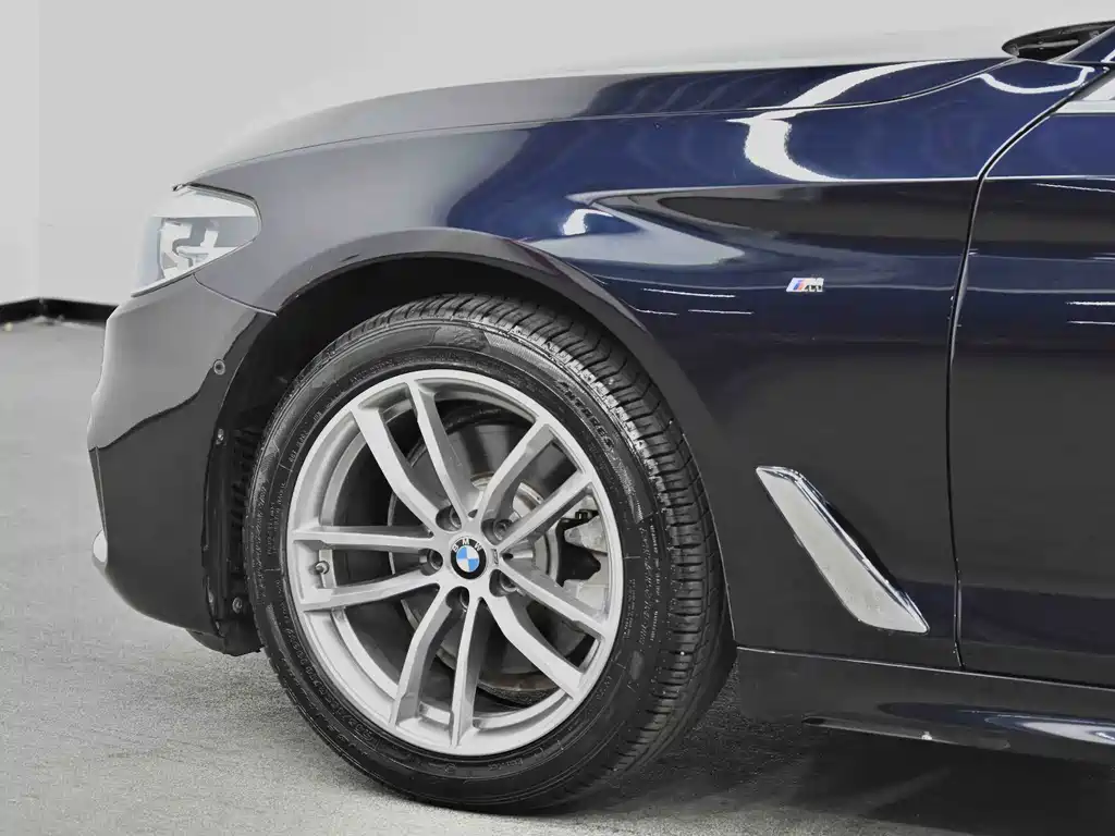 BMW 5 Series — миниатюра 32