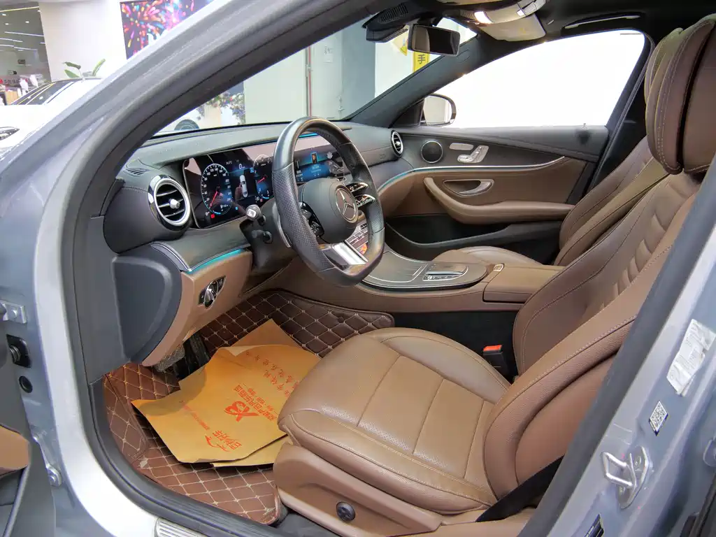 Mercedes-Benz E-Class — миниатюра 8