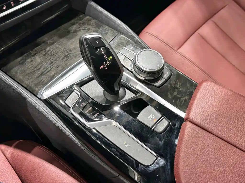 BMW 5 Series — миниатюра 17