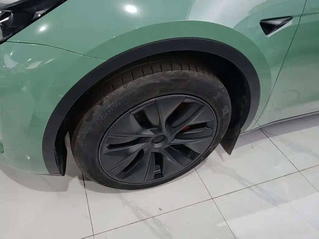 Tesla Model Y — миниатюра 23