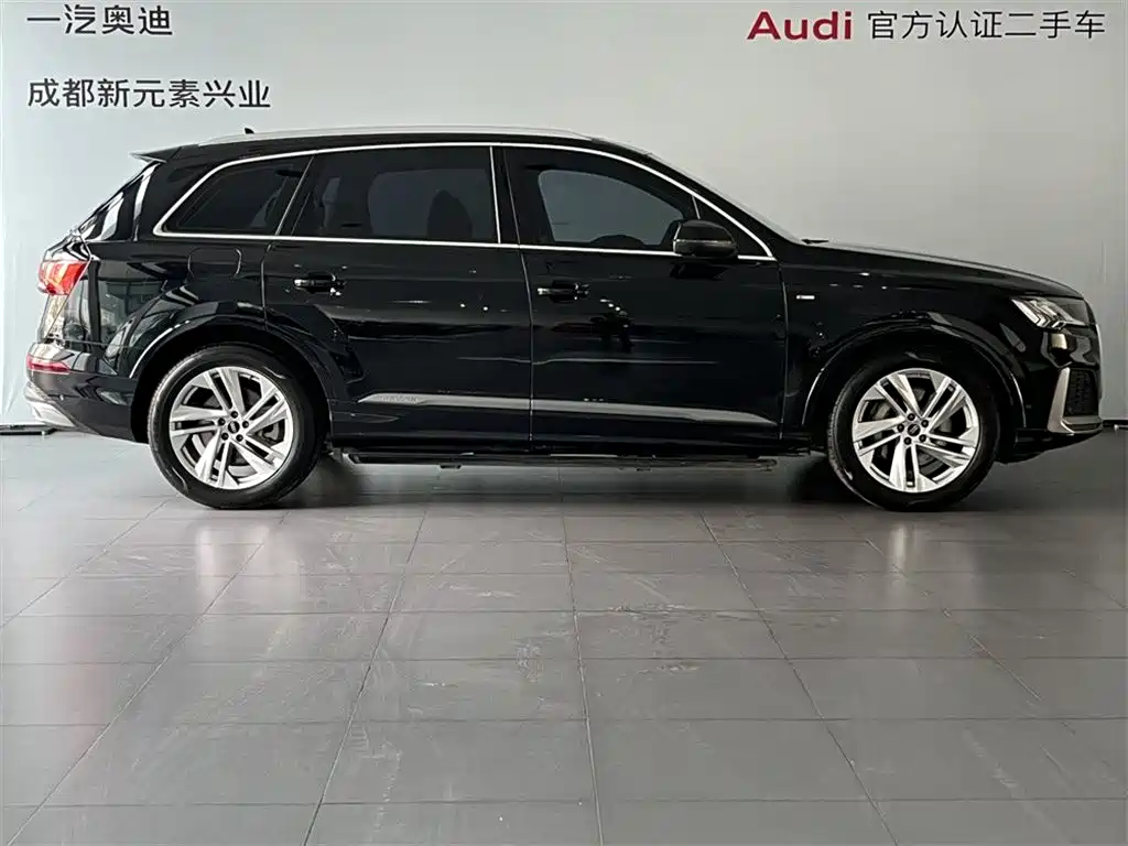 Audi Q7 2023 45 TFSI quattro S line Sport