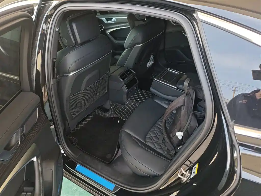 Audi A6L 2025 55 TFSI quattro Premium