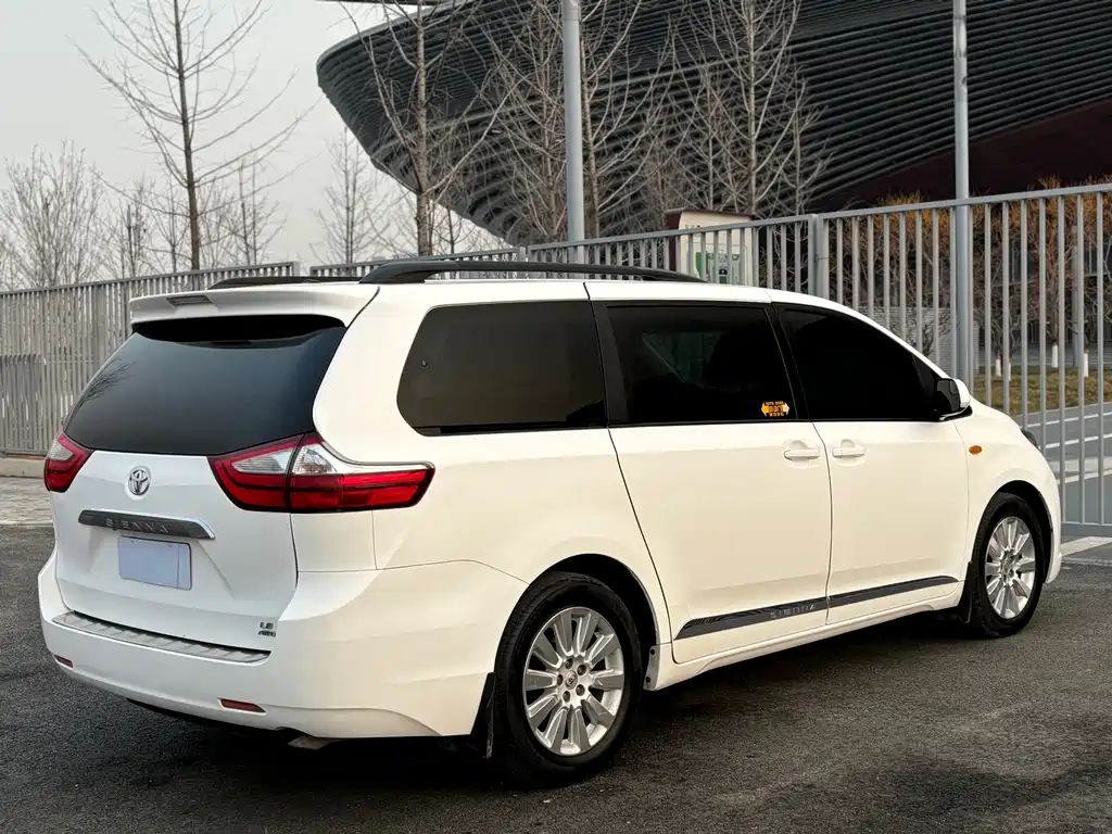 TOYOTA SIENNA