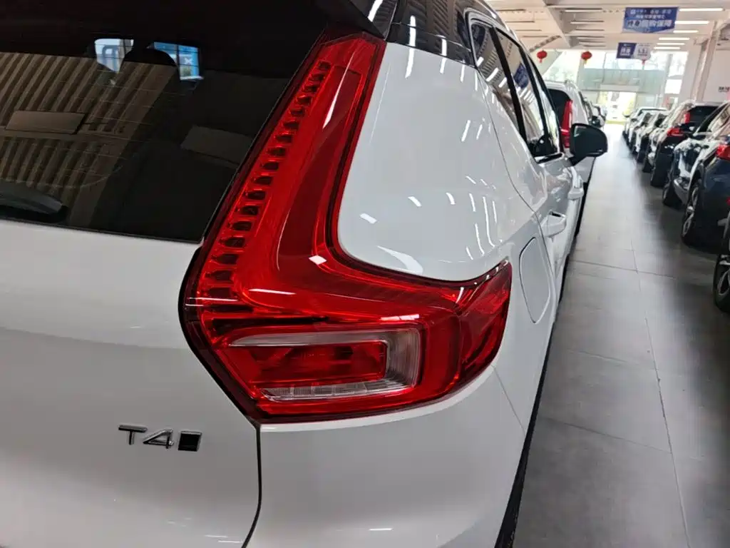 Volvo XC40 2021 T4 Luxury