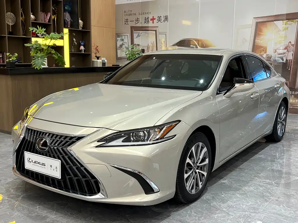 LEXUS  ES