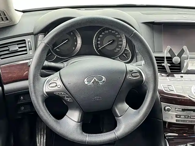 INFINITI Q70