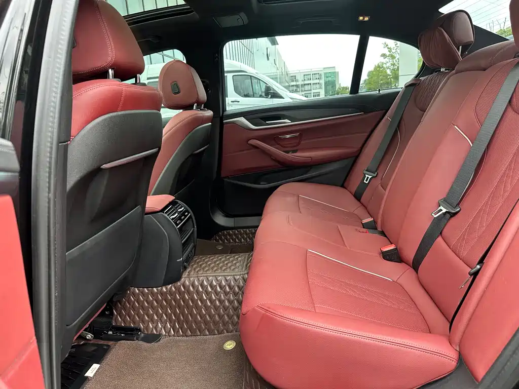 BMW 5 Series — миниатюра 7