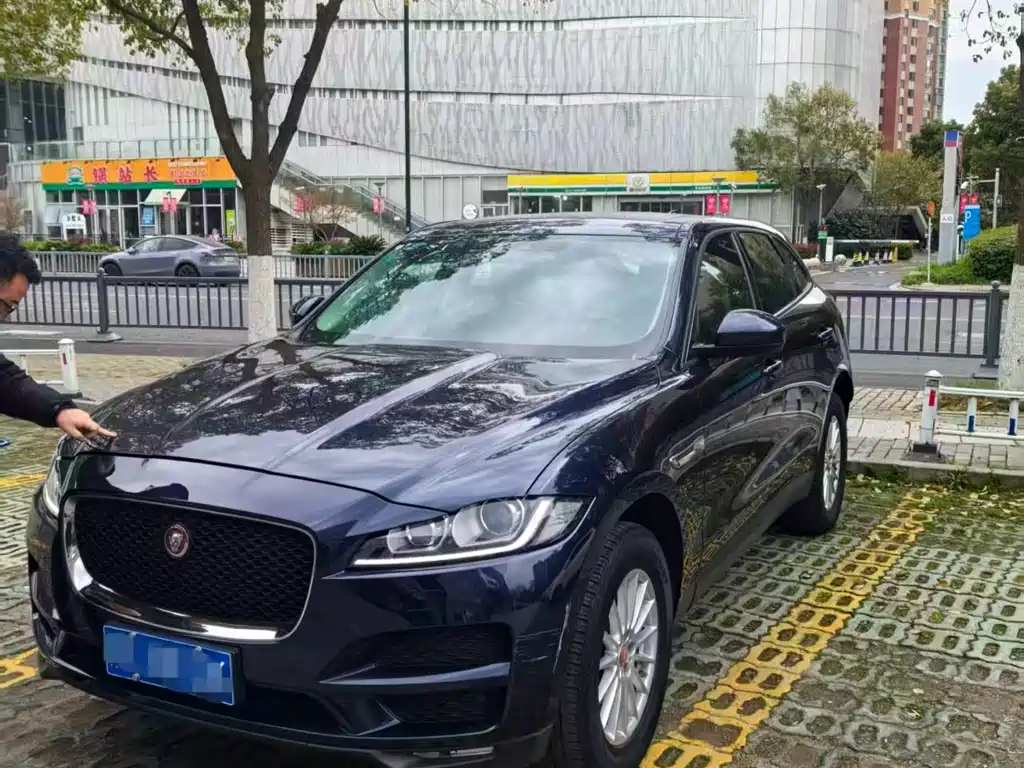 Jaguar F-PACE 2017