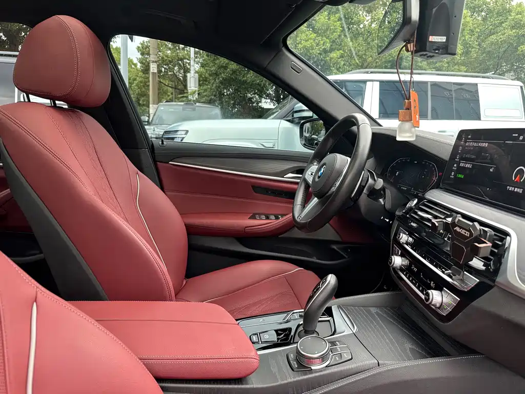 BMW 5 Series — миниатюра 15