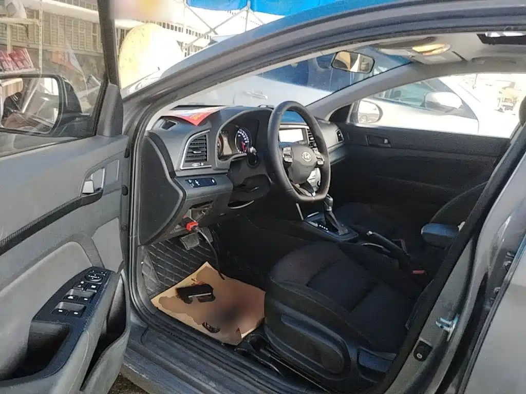 Hyundai Elantra — миниатюра 16