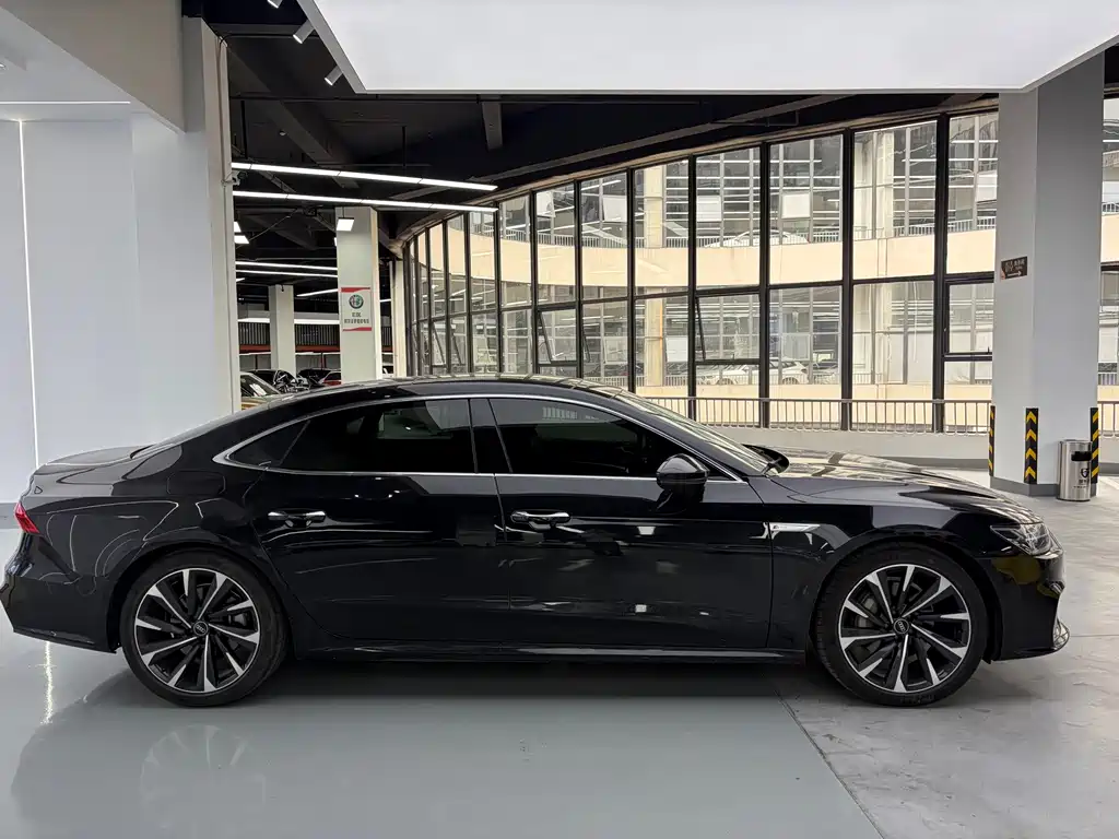 Audi A7L — миниатюра 13