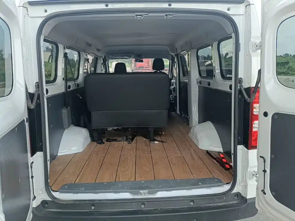 Wuling Yangguang — миниатюра 19