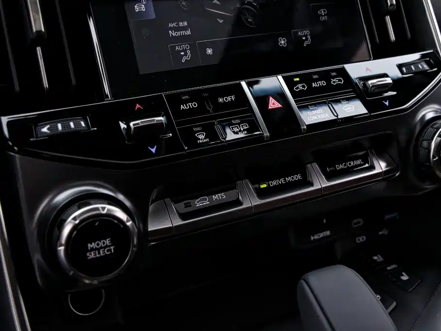 Lexus LX — миниатюра 9