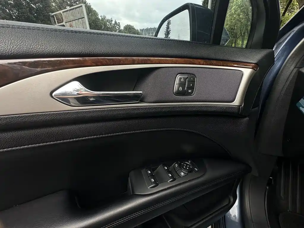 Lincoln MKZ — миниатюра 9