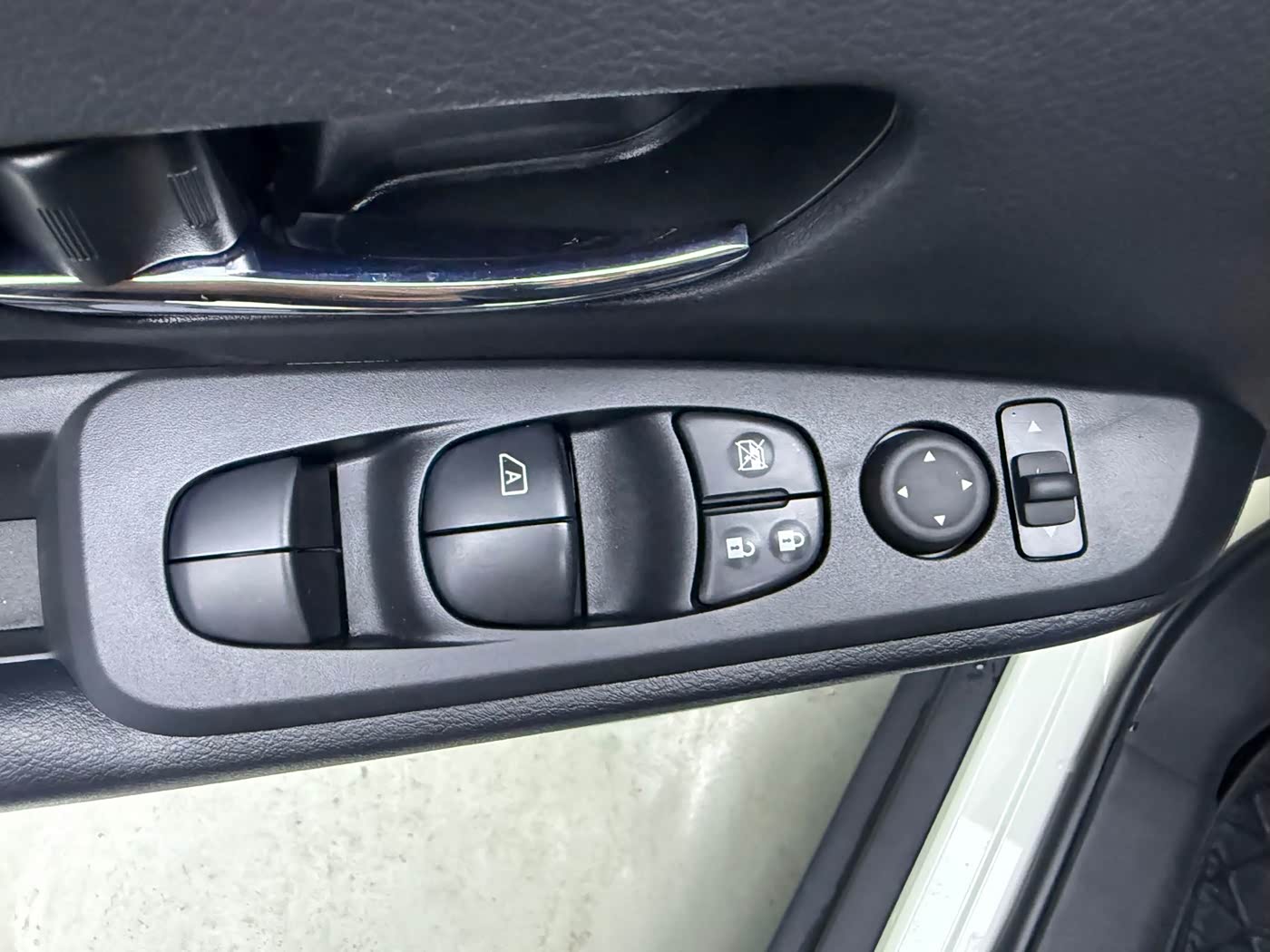 Nissan Kicks 1.5 л 2023 г. Белый, пробег 6800 км