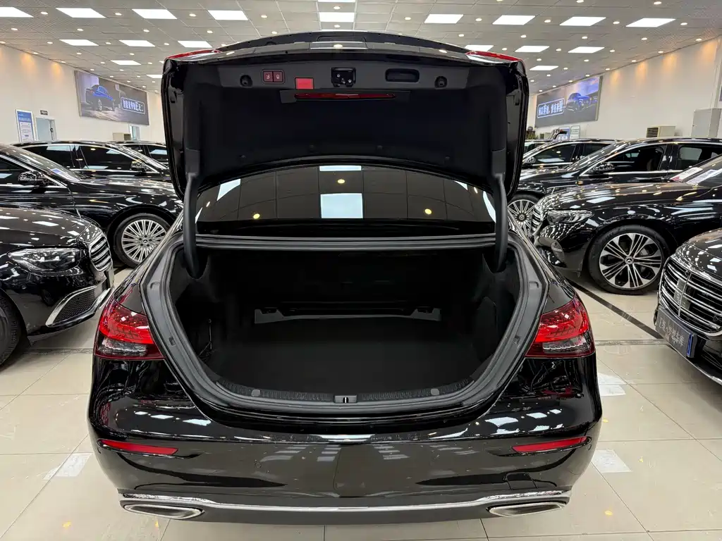 Mercedes-Benz E-Class — миниатюра 20